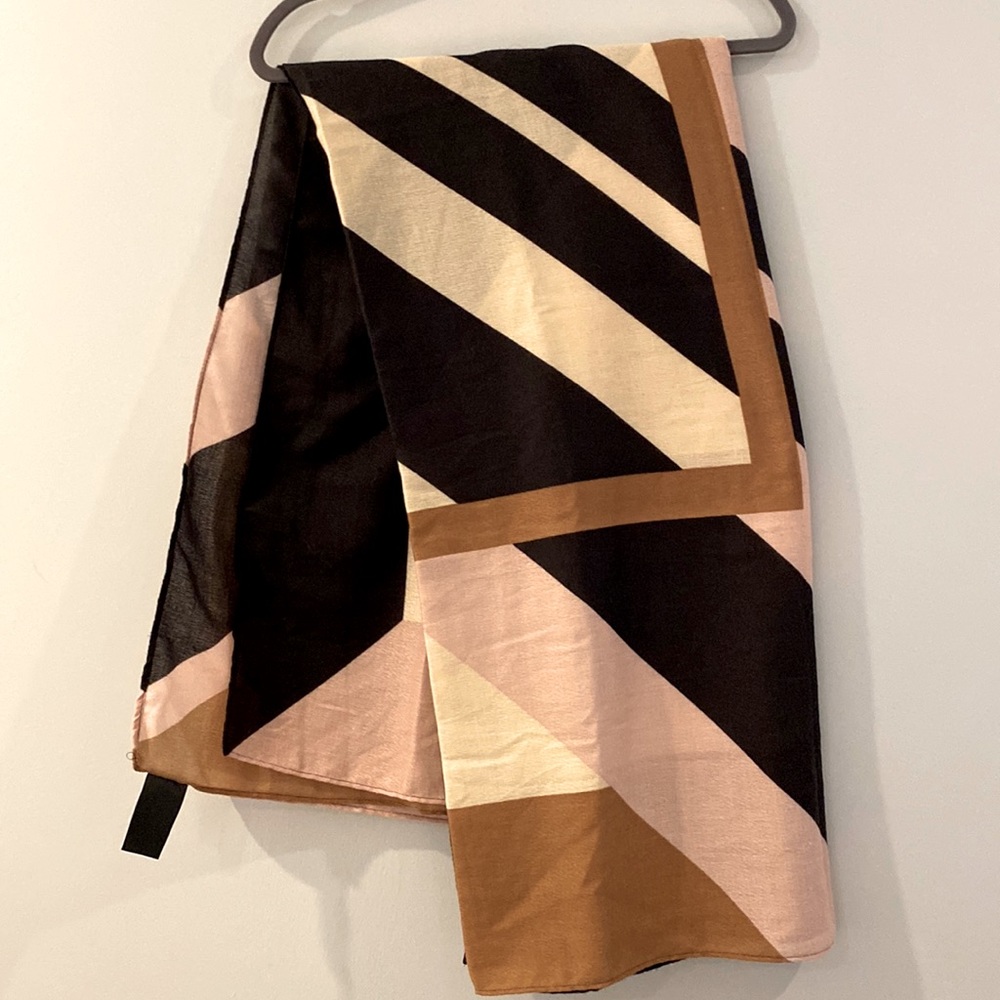 H&M graphic print scarf / wrap. Pink, off white, tan and black pattern